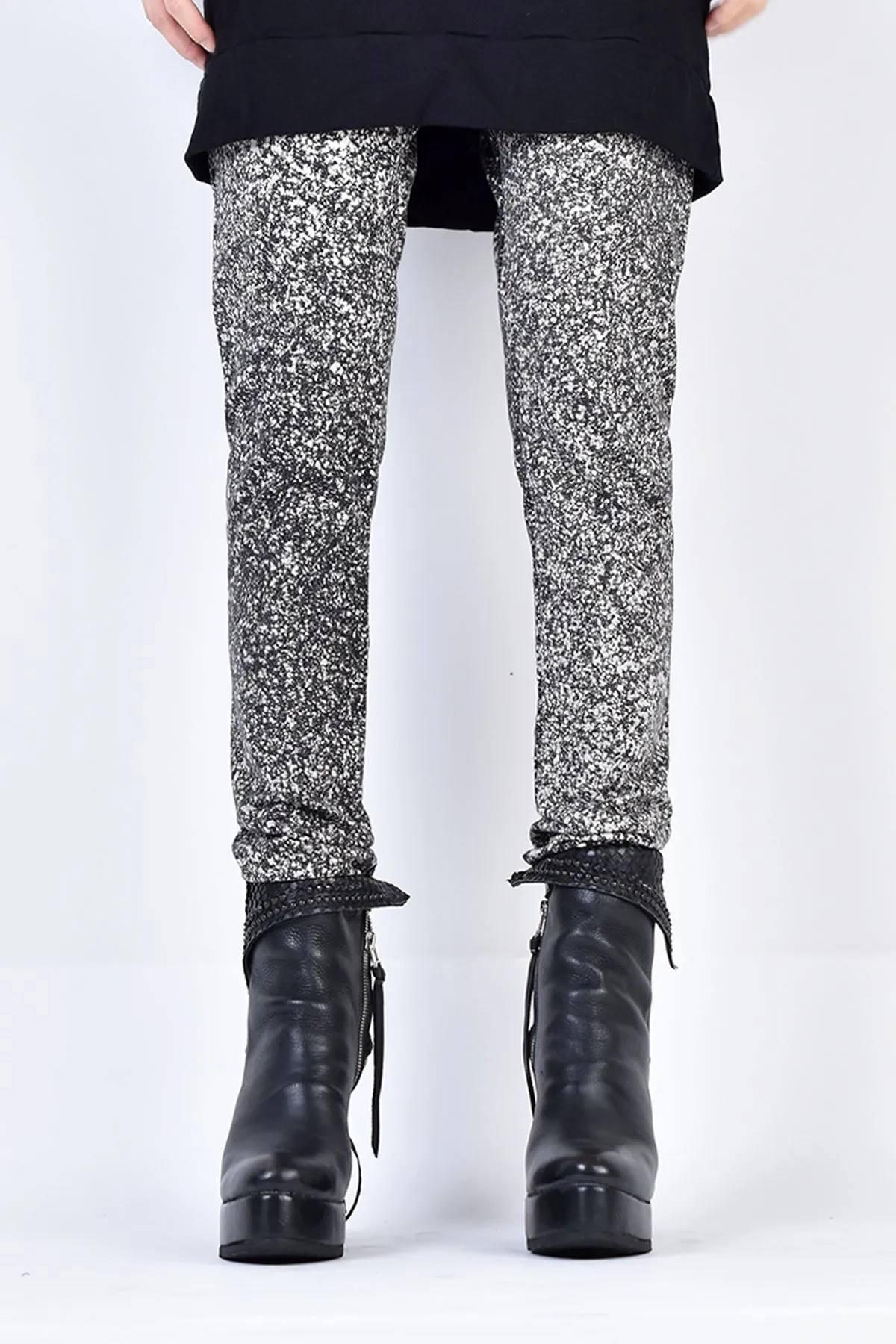 2002-PT09A Discharged Leggings White
