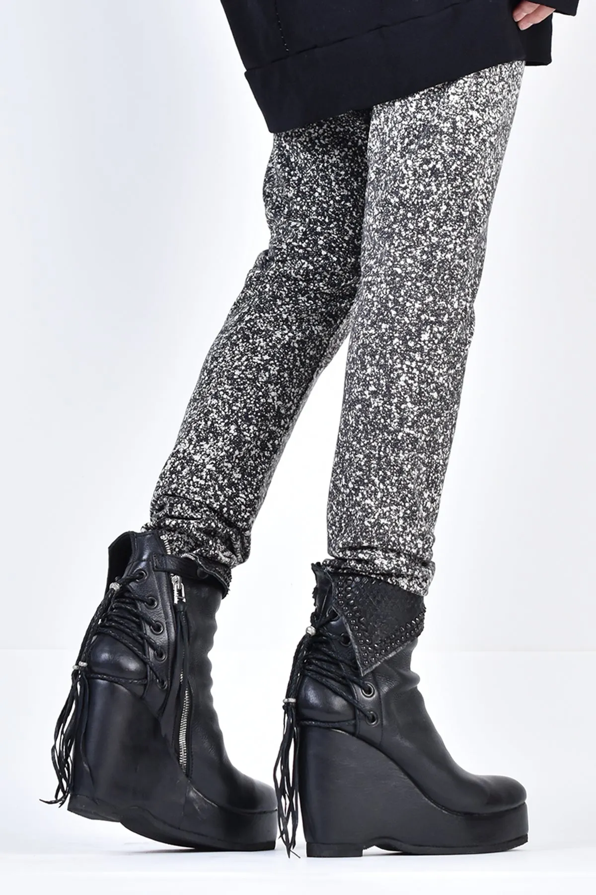 2002-PT09A Discharged Leggings White