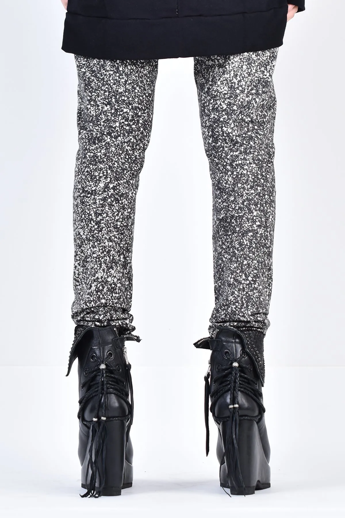 2002-PT09A Discharged Leggings White