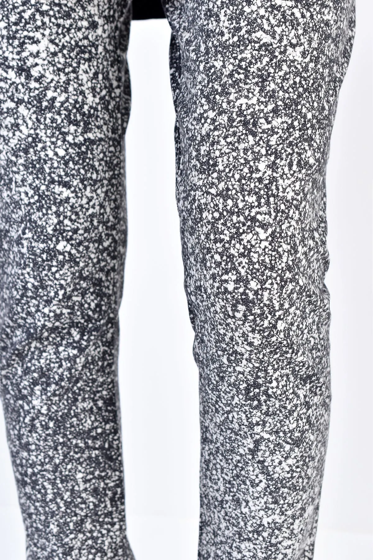 2002-PT09A Discharged Leggings White