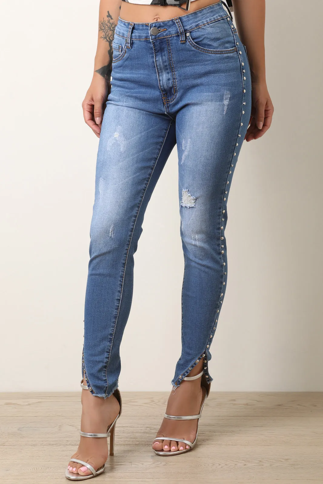 Mid Rise Side Studded Frayed Hem Jeans